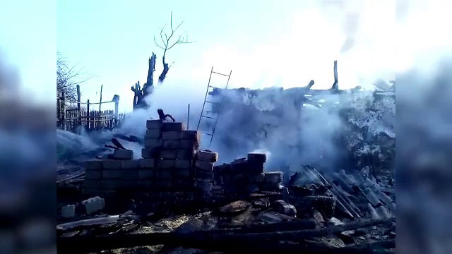 Un bătrân din Argeș și-a dat foc la gospodărie, din greșeală