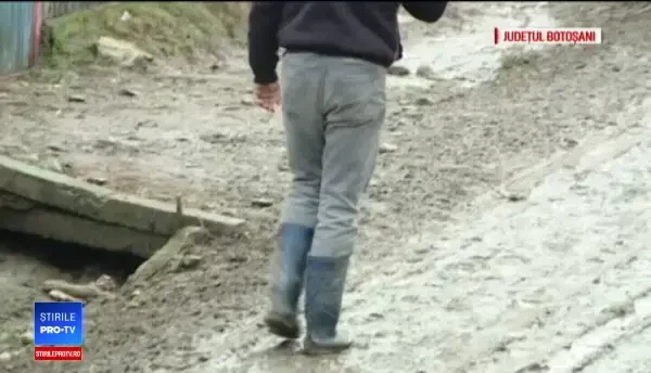 Un tânăr şi fiul său de şase ani, în stare gravă după ce o rudă i-a atacat cu toporul