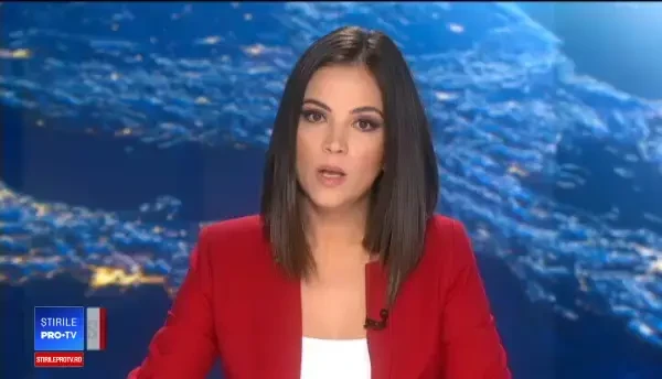 Autoutilitară mistuită de flăcări pe șosea. Șoferul a fost cel care a dat alarma