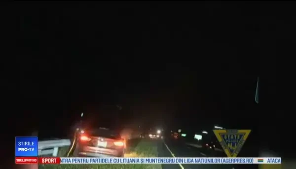 Șofer salvat în ultima clipă de polițiști, după ce mașina i-a luat foc