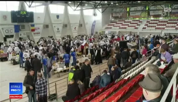 Omletă din 600 de ouă și 5 kg de cârnați la un festival culinar. Restricții din cauza pestei porcine