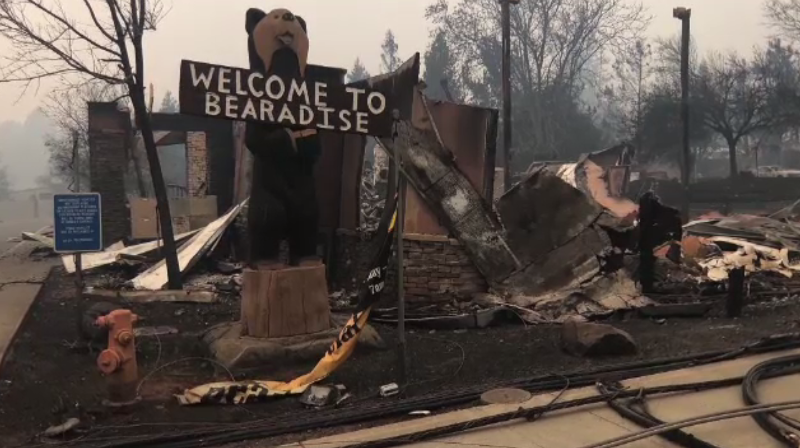 Scene apocaliptice lăsate în urmă de incendiile devastatoare din California. Bilanțul morților a ajuns la 23