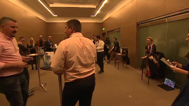 Zeci de mii de euro în 5 minute. Ce au avut de făcut câțiva tineri pentru a primi finanțare