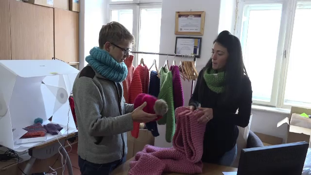 Afaceri în creștere la Roșia Montană. Profitul adus din vânzarea de șosete și pulovere din lână