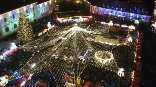 Pregătiri în toi la Sibiu pentru târgul de Crăciun. Surprizele care îi așteaptă pe oameni