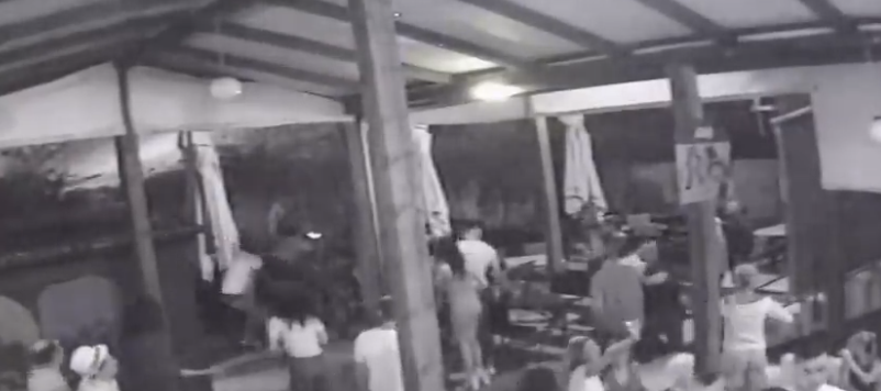 Primele imagini cu atacul asupra baschetbaliștilor americani, înjunghiați într-un club din Brăila. VIDEO