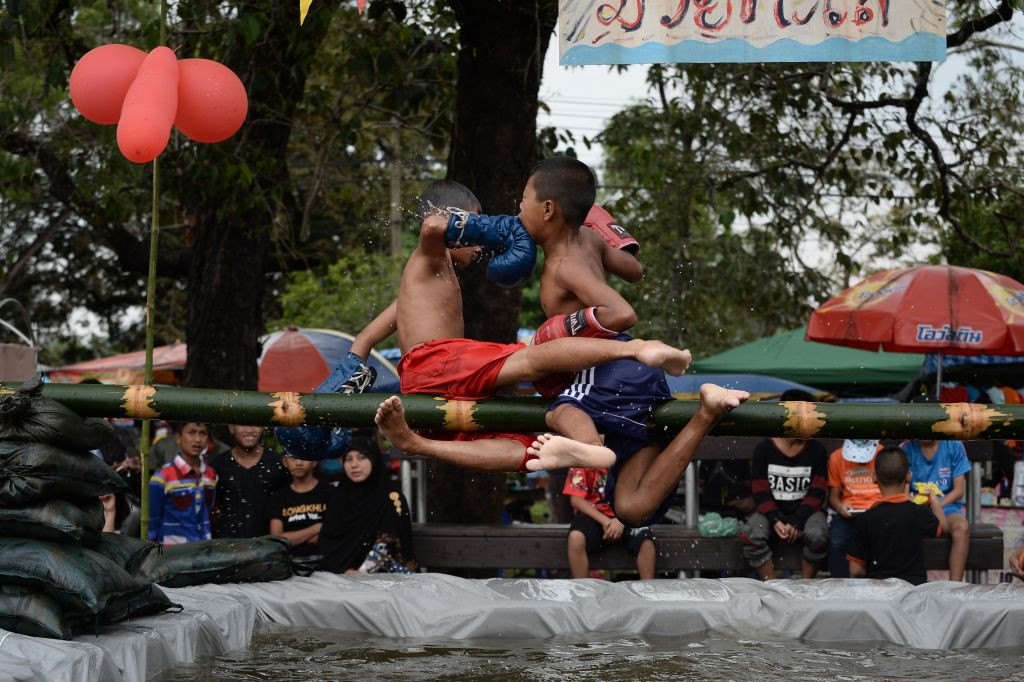 Copil ucis într-un meci de kickboxing, pentru mai puţin de 100 de dolari