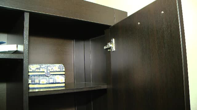 cutie cu bani in dulap