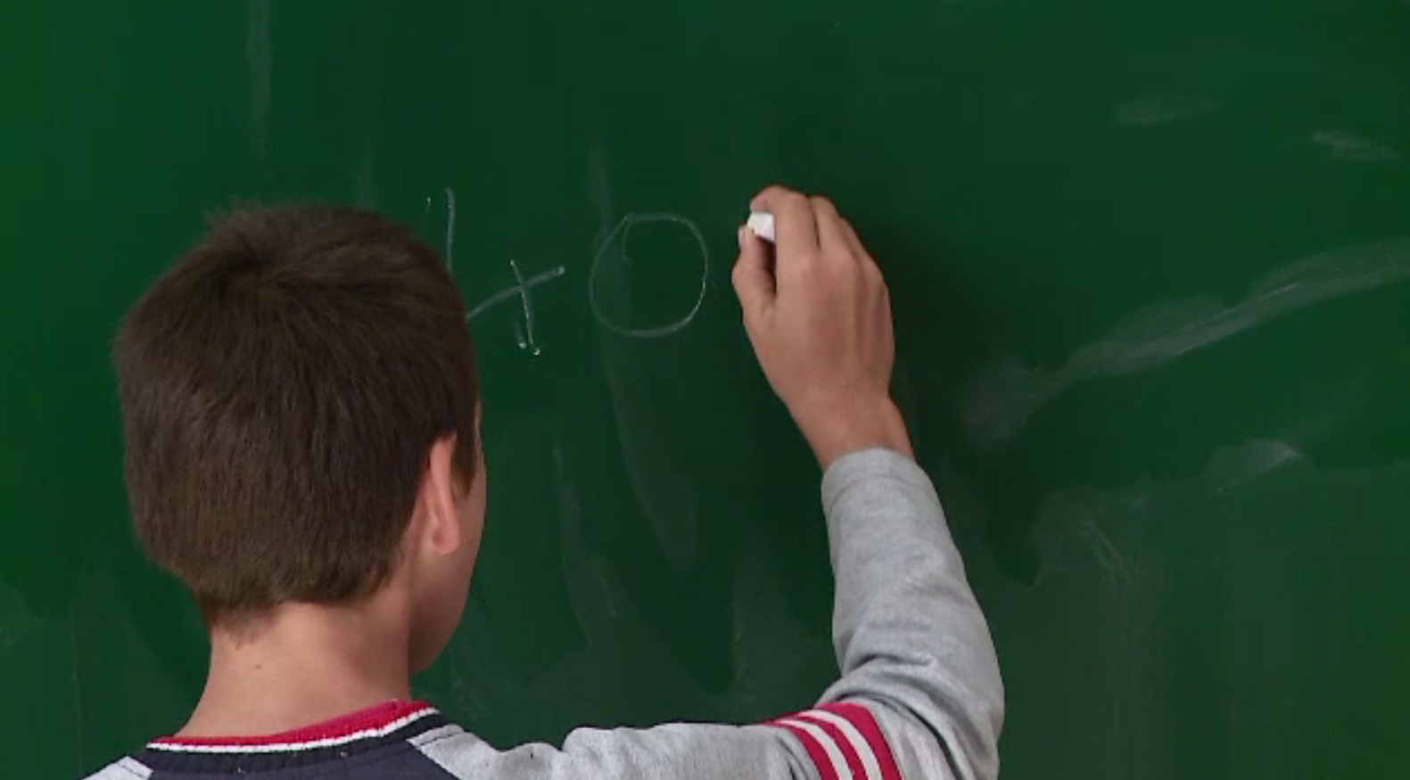 O familie ar trebui să dea 550 de lei/lunar pentru educația copilului, lucru aproape imposibil