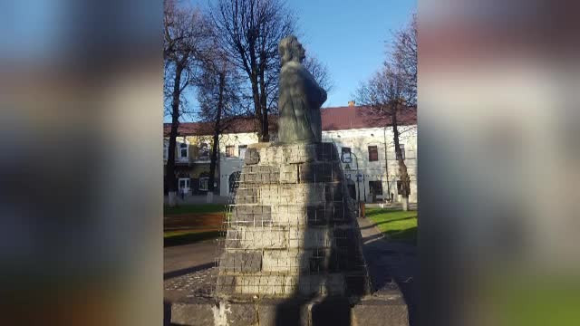 Monumentul lui Avram Iancu din Huedin a fost reabilitat ca un pod: cu armătură și beton