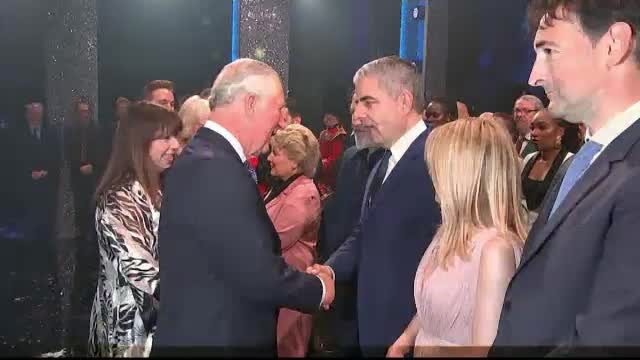 Prințul Charles și-a sărbătorit ziua în avans cu Kylie Minogue și Mr. Bean