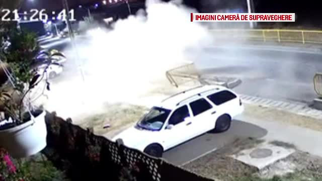 Imagini spectaculoase. Momentul în care un șofer pierde controlul mașinii într-o curbă