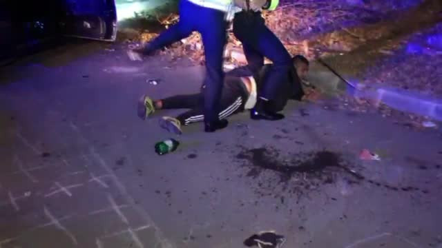 Un șofer fără carnet a fost oprit de polițiști cu focuri de armă
