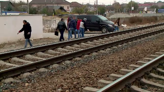 O bătrână a fost lovită de tren în timp ce încerca să traverseze calea ferată