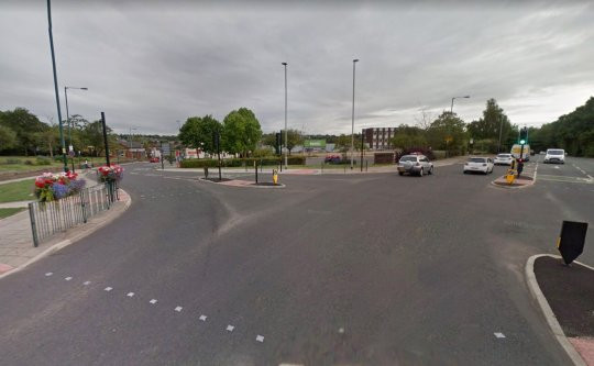 Două fetițe, la un pas de a fi răpite de indivizi necunoscuți care conduceau o dubă albă