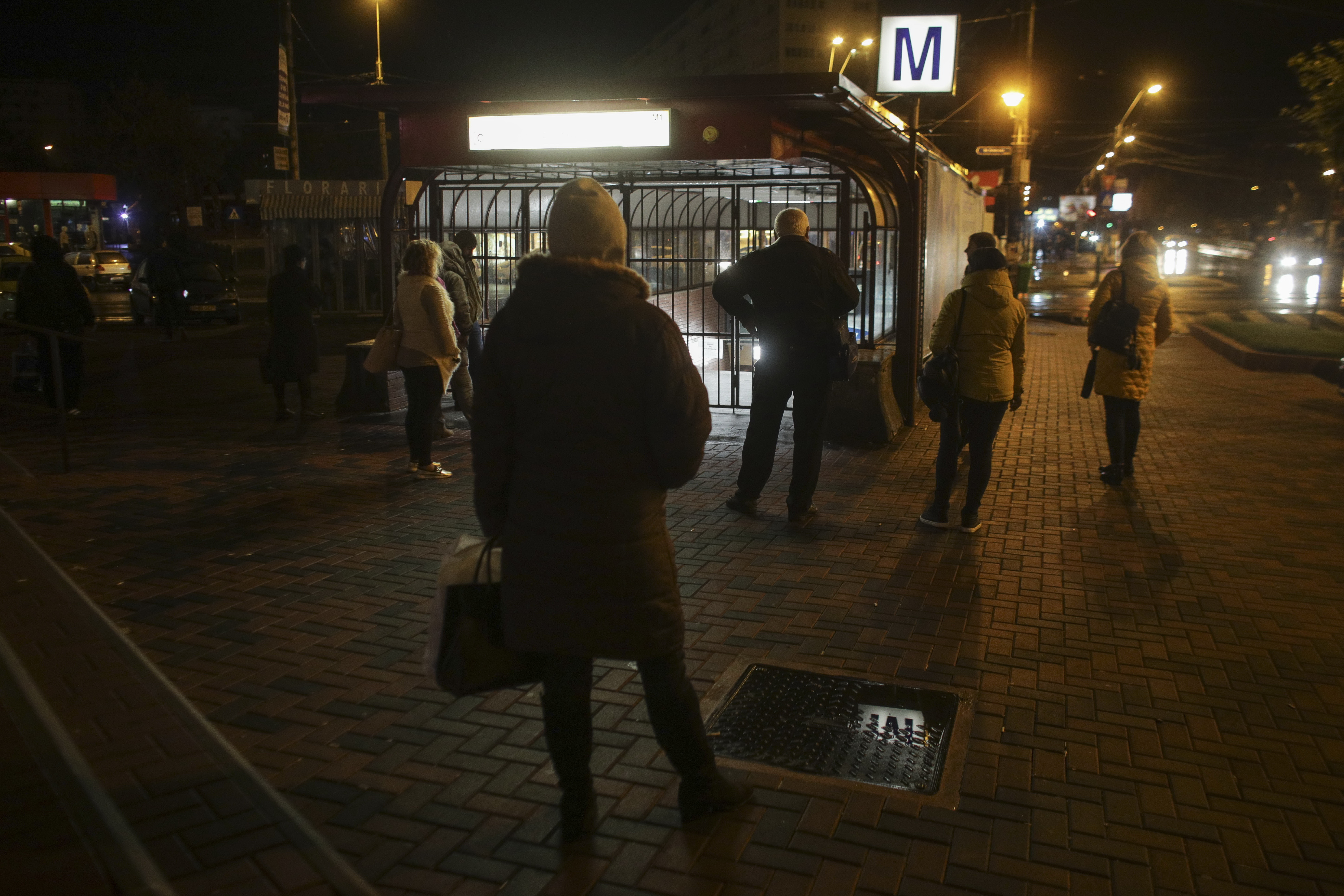 Metroul ar putea fi închis prin executare silită. Pericolul descoperit de ministrul Transporturilor