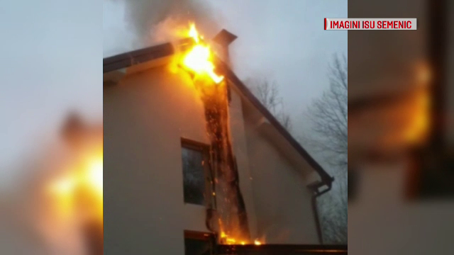 Incendiu la clădirea viitoarei maternități din Oravița. Acoperișul și fațada, complet distruse