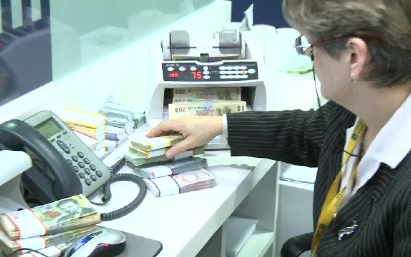 Tinerii se înghesuie să lucreze la stat. Cât de mult se câştigă chiar şi fără experienţă