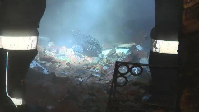 O fabrică de mobilă a fost mistuită de flăcări uriaşe