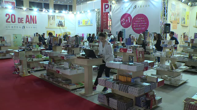 Cărțile tradiționale, din nou în preferințele cititorilor. De ce nu mai cumpără ebook-uri