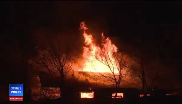 Oamenii din Târgoviște atenționați prin RO-ALERT în timpul incendiului de joi. ”Murim cu toţii aici!”