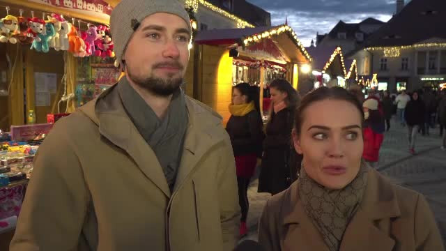 Reacţia unor turişti străini ajunşi prima dată la târgul de Crăciun din Sibiu