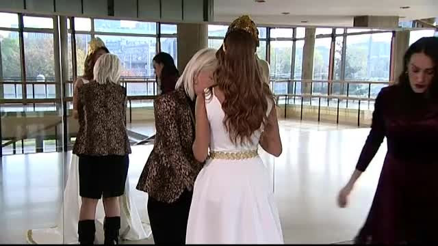 Scandal din cauza rochiei unei participante la un concurs de Miss. Cât de decoltată este