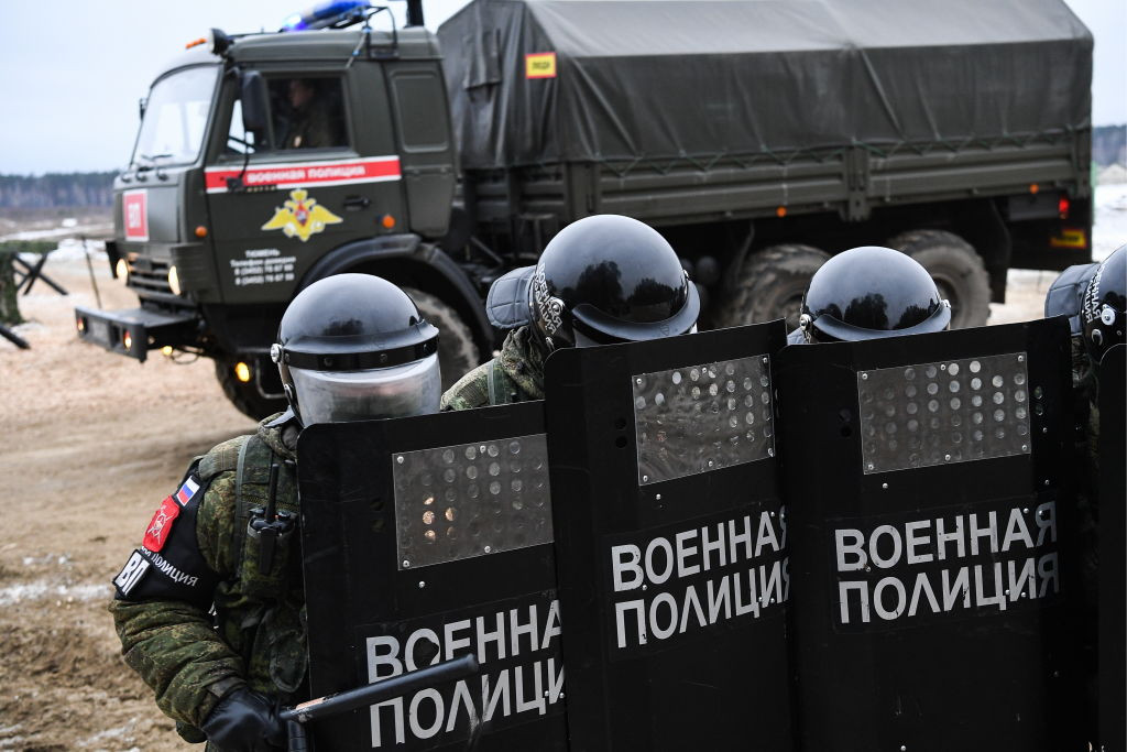 Soldații ruși care pleacă pe front sunt vânați de „văduve negre”