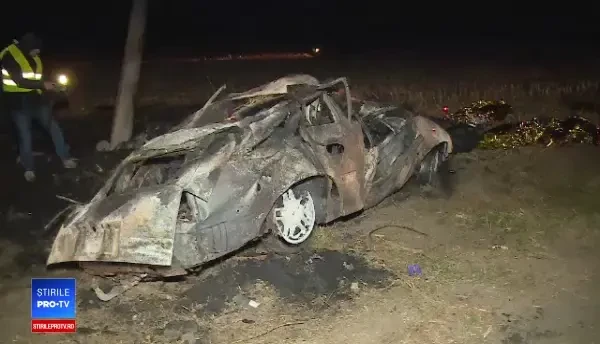 Doi oameni au ars de vii în maşină, în Arad. Ce s-a descoperit apoi despre şofer