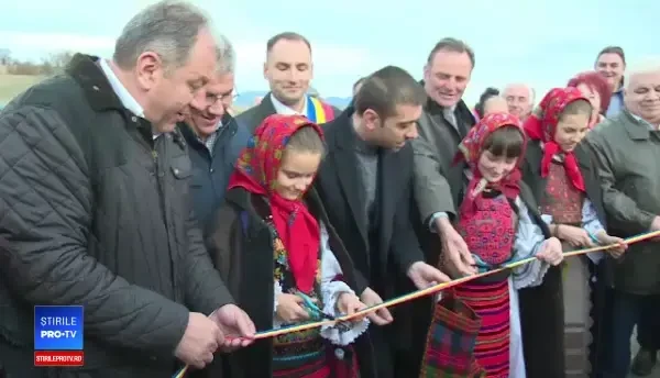 Primul drum asfaltat între judeţele Bistriţa-Năsăud şi Maramureş, inaugurat în 2018, „Până acum ne-am unit pe jos”