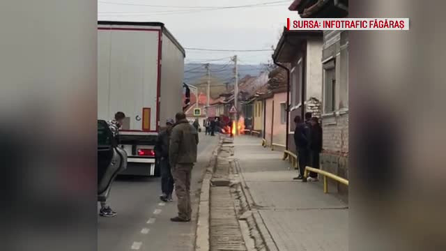 O conductă de gaz din Braşov a luat foc în plină zi, sub ochii trecătorilor