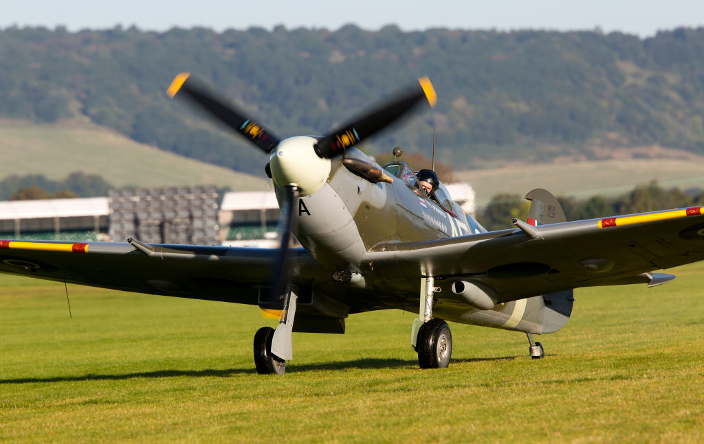 Avion din timpul celui De-al Doilea Război Mondial prăbușit într-o parcare. Bilanțul victimelor