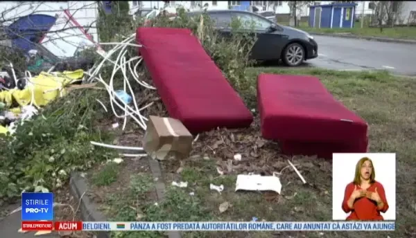 Străzile din mai multe orașe, transformate în gropi de gunoi. Obiectele aruncate de oameni