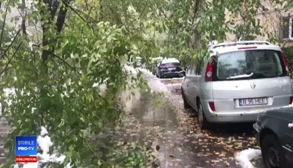 Iarna s-a instalat, în doar câteva ore, în 30 de județe. Drumuri închise, zboruri întârziate și case fără curent