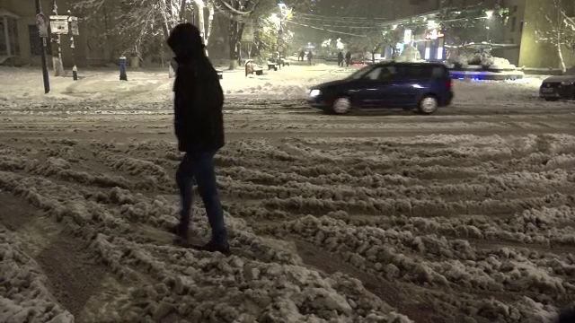 Botoşaniul nu are sare şi nisip pentru deszăpezire. Primar: "Dacă dă îngheţ, am pus-o"