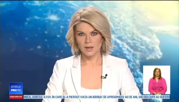 Un TIR a rămas suspendat pe Podul din Măgurele, din cauza poleiului