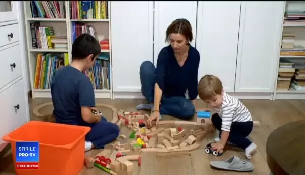 Luna decembrie, o perioadă de patimi financiare pentru părinţi. Cât scot din buzunar pentru serbări şi cadouri