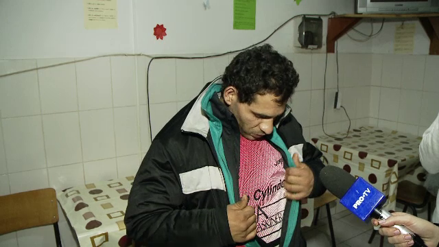 Zeci de oameni ai străzii au primit pachete cu haine groase şi saci de dormit, în Brașov