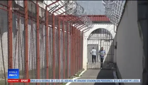 Guvernul împrumută milioane ca să construiască puşcării noi, cu baie în celulă