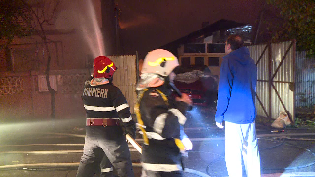 Patru locuințe făcute scrum intr-un incendiu, în Capitală. De la ce au pornit flăcările