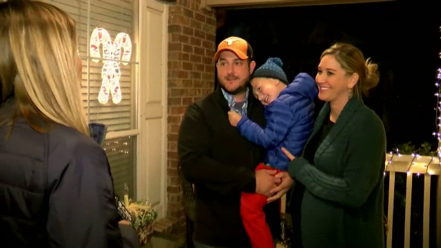 Și-au decorat casa de Crăciun, pentru fiul bolnav, însă un hoț a furat totul. Ce a urmat