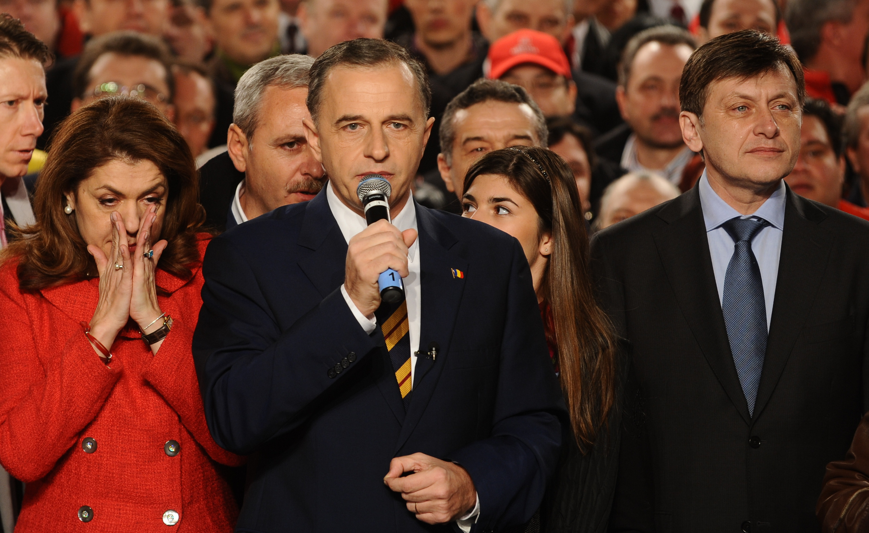 "100 de ani în 100 de zile". 2009: Geoană se culcă președintele României și se trezește învins. ”Mihaela, dragostea mea”