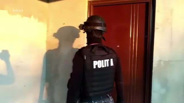 Credite false cu acte furate. Metoda prin care o grupare europeană a furat 3 milioane de euro