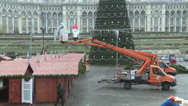 Ce decorațiuni pregătesc autoritățile de Crăciun în Capitală și în țară