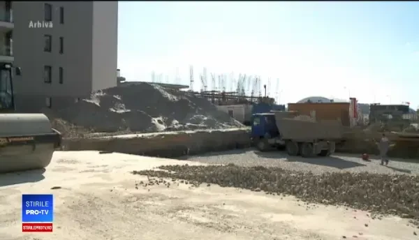 Patronii din construcții cer subvenții pentru a atrage angajați. Analiștii critică propunerile