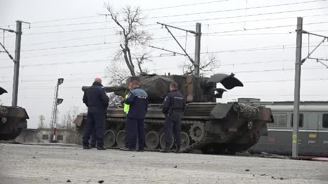 Ce povestesc martorii în cazul militarului electrocutat. ”L-a aruncat ca pe o păpușă”