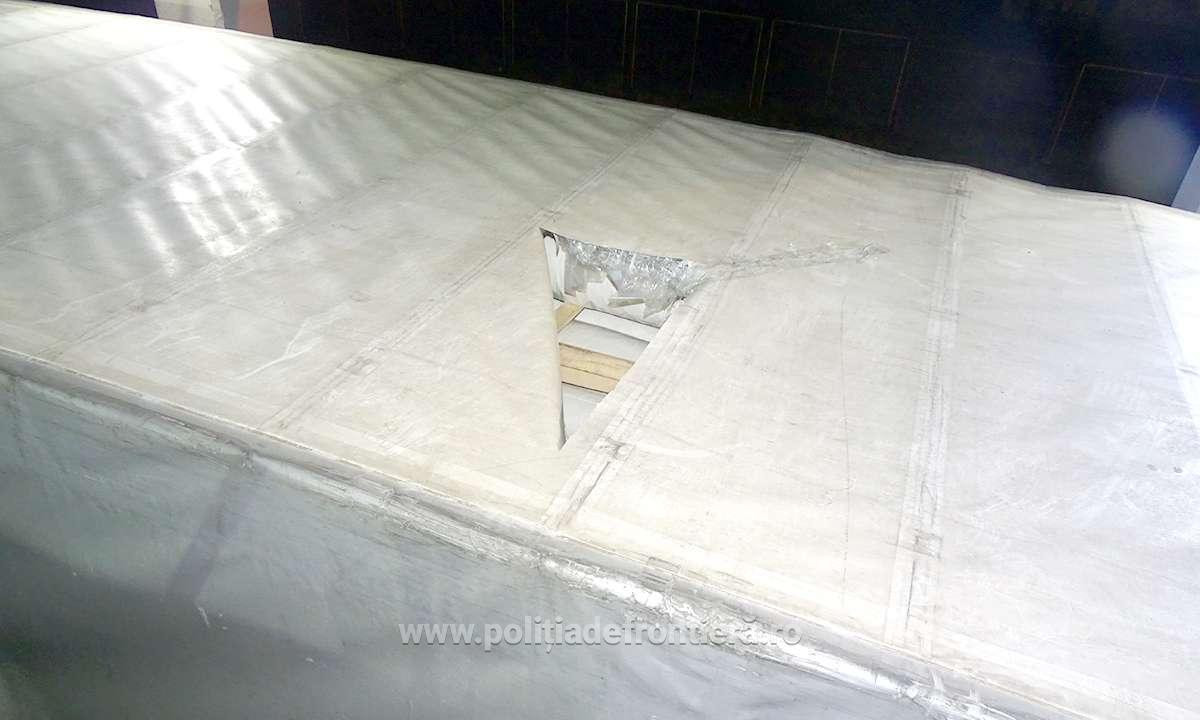 Descoperire uluitoare într-un transport de saltele din Turcia. Ce au găsit agenţii români