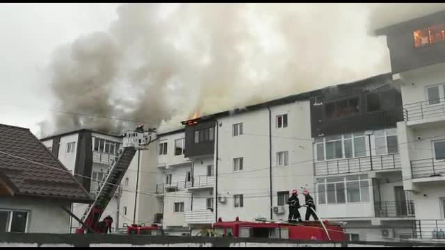 Trei blocuri au ars în Chiajna. Ce i-a împiedicat pe pompieri să stingă focul mai repede