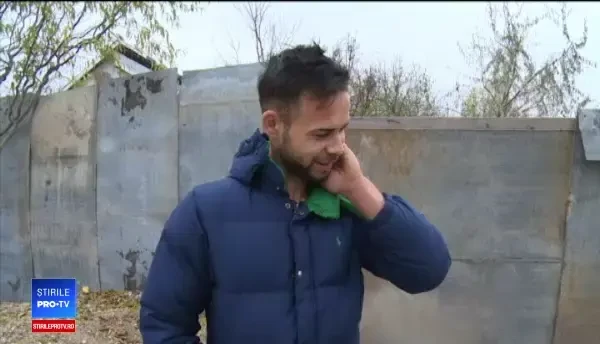 Doi tineri din Dâmbovița au vrut să spargă un bancomat cu ciocanul. ”Am fost puțin beat”