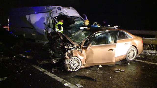 Doi morți după manevra inconștientă a unui șofer în Iași. ”E dezastru, e scos şi motorul afară”